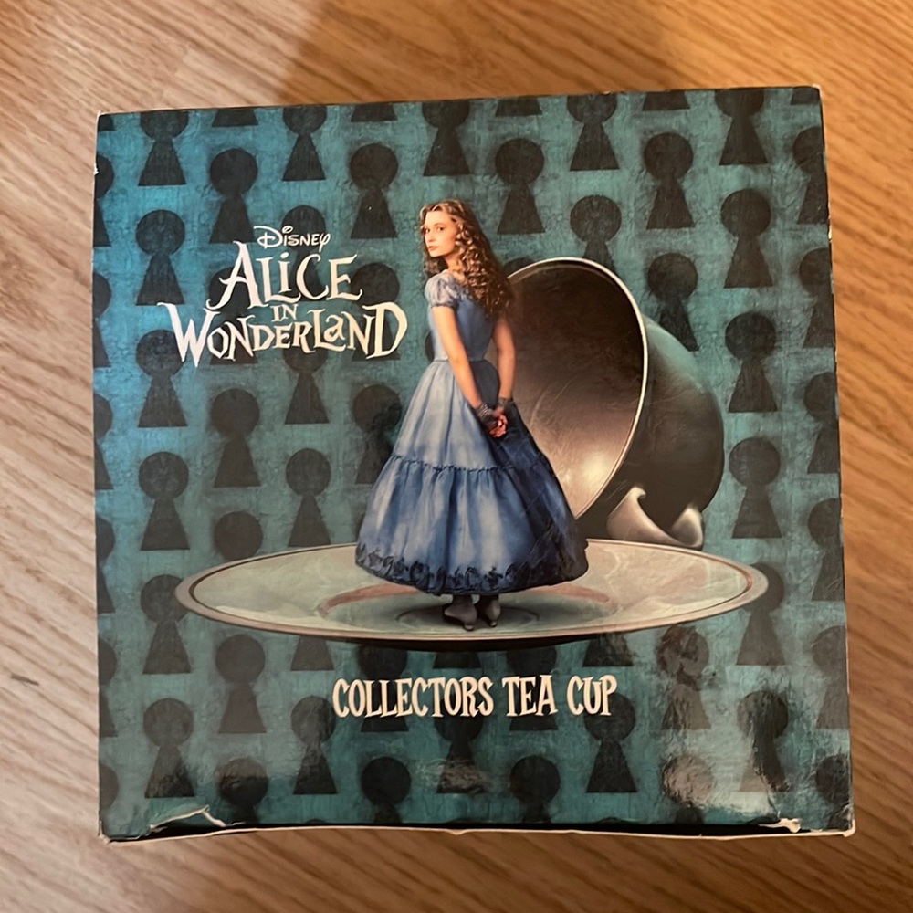 Alice in Wonderland Collectors Tea Cup